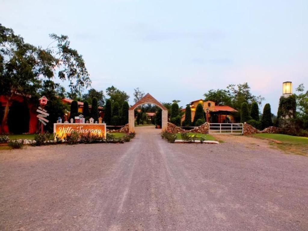 Villa Tuscany Country Resort Suan Phueng Luaran gambar